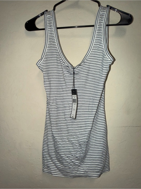 BCBGMaxAzria Tops - NWT bcbgmaxazria tank top emmie stripped white size small